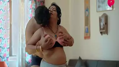 A nasty guy fucks his busty stepmom in a sexy film Hindi video