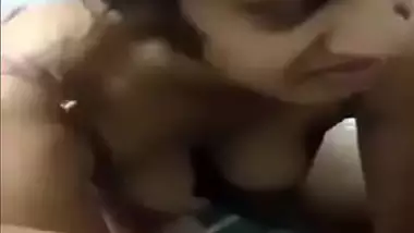 Indian girl gives a passionate desi blowjob