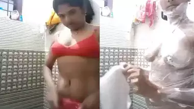 Indian nude girl bathing selfie viral video
