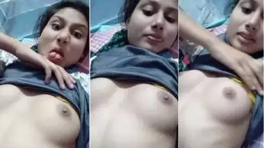 Young Nagpur girl shows her boobs in Marathi sex