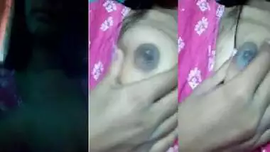Girlfriend boobs show and pressing viral selfie