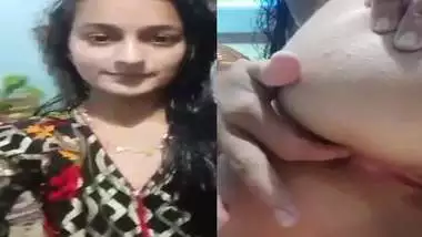 Pakistani sex girlfriend viral anal fingering