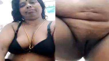 Horny sex Tamil aunty naked pussy for lover