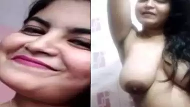 Chubby girl playing with her big boobs viral MMS