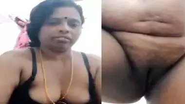 Naked mature pussy showing of tamil aunty video