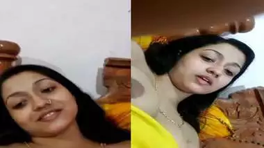 Smiling girlfriend nude viral video call sex