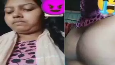 Chubby girl showing her big ass freesexyindian