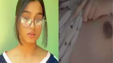 Bangladeshi sex chat girl showing her boobs