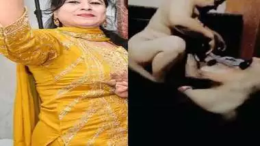 Busty Indian mom sex with dad caught by son